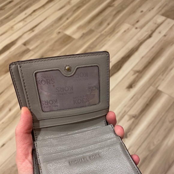 COPY - Michael Kors Wallet - Picture 2 of 4